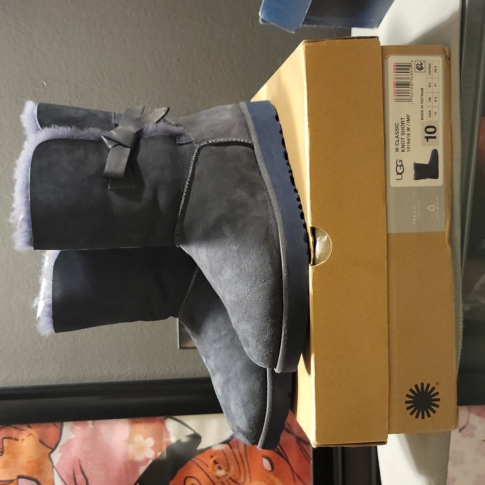 UGG W. Classic Knot Short